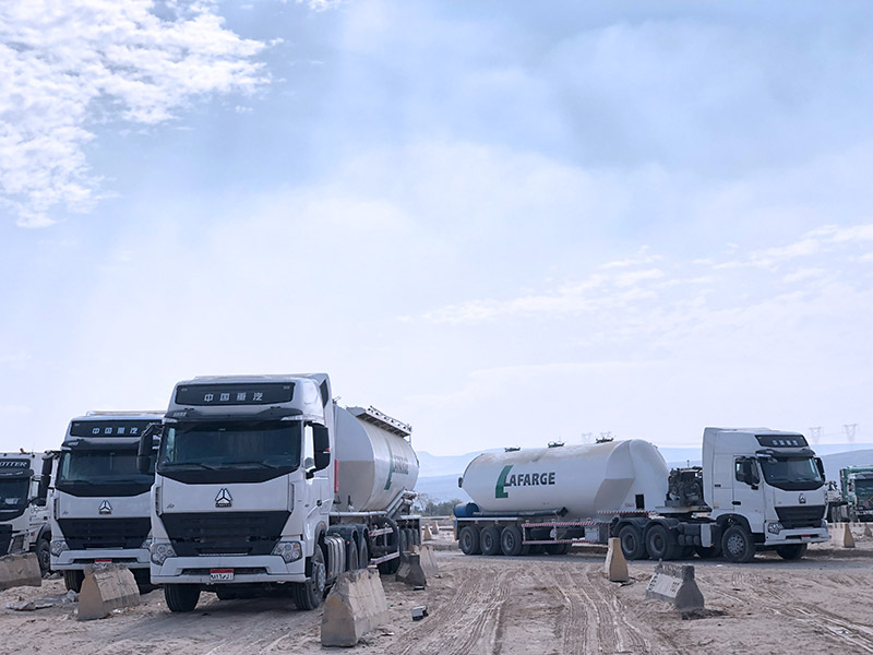 99 units of SINOTRUK A7 6x4 tractors transport bulk cement efficiently, facilitating Egypt